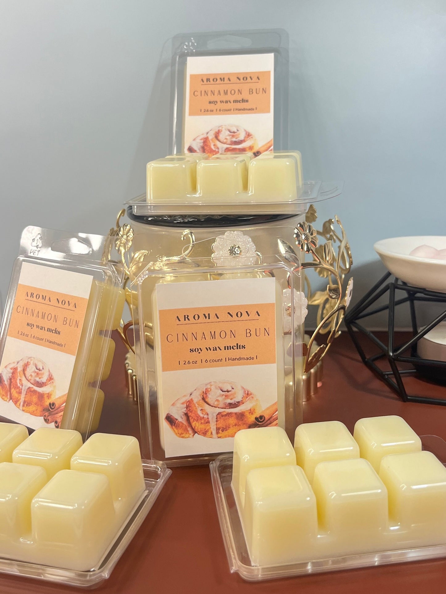 CINNAMON BUN Wax Melt! Strong scented soy wax melt long lasting home fragrance, Non-toxic Wax Tarts, Home Fragrance Essentials