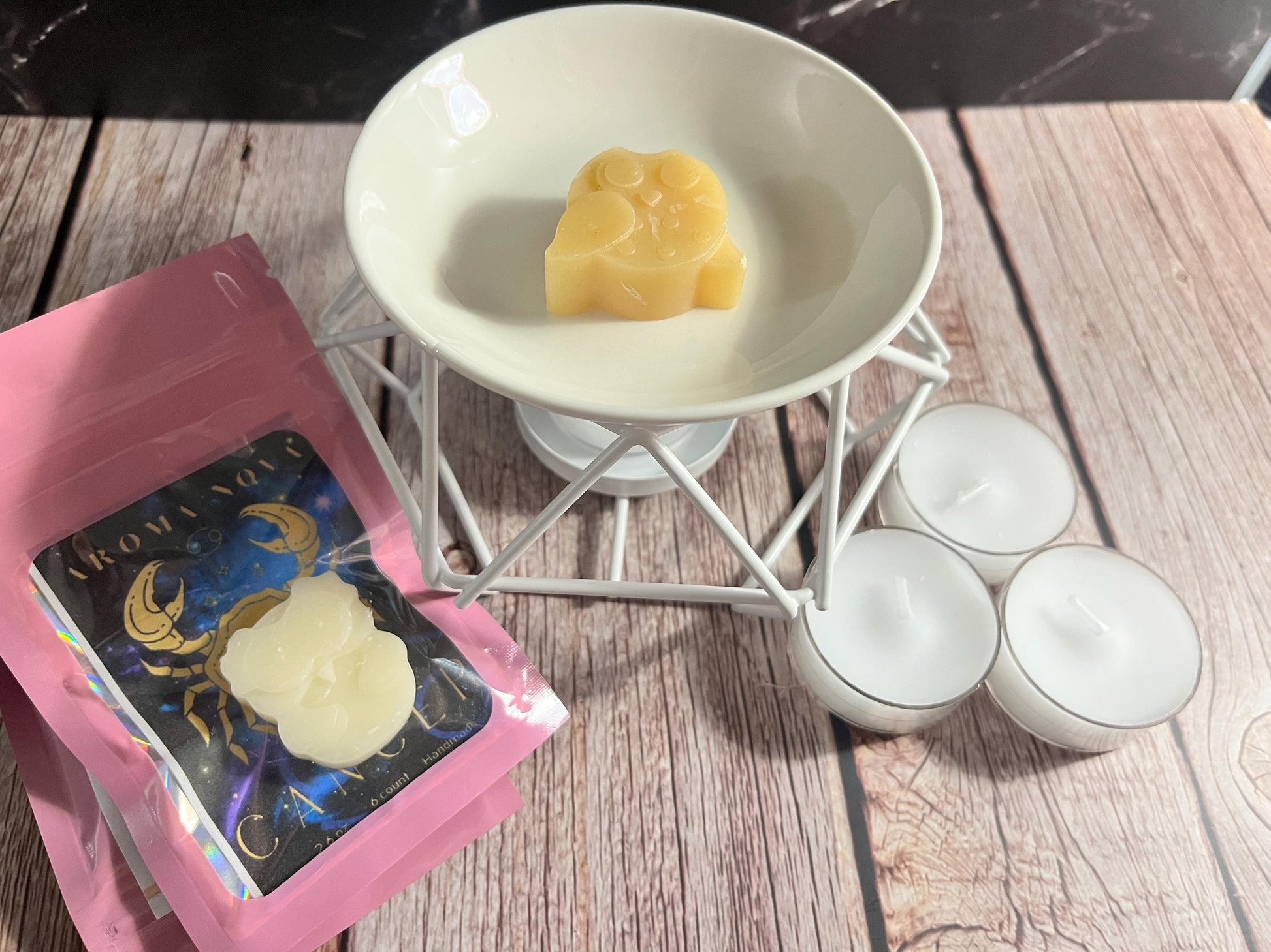 White Wax Warmer| Includes 3 Tealight Candles & Wax Sample