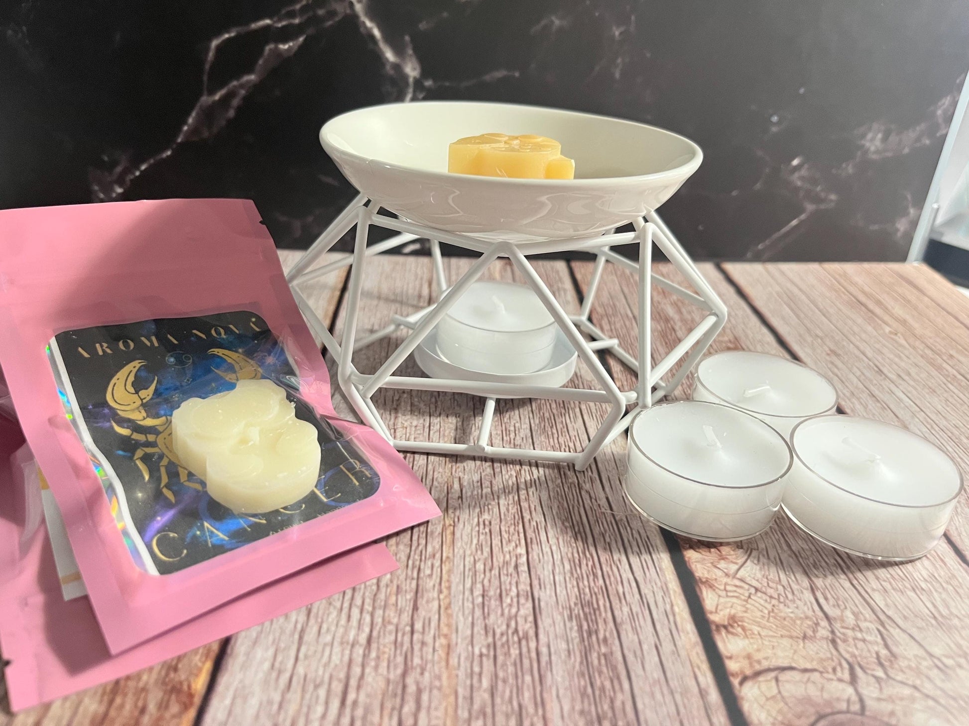 White Wax Warmer| Includes 3 Tealight Candles & Wax Sample
